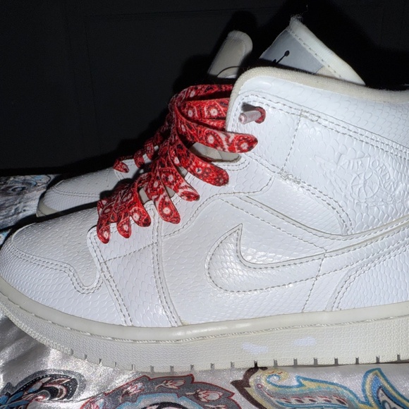 Air Jordan 1s white snakeskin with red Paisley pattern laces - Picture 3 of 8